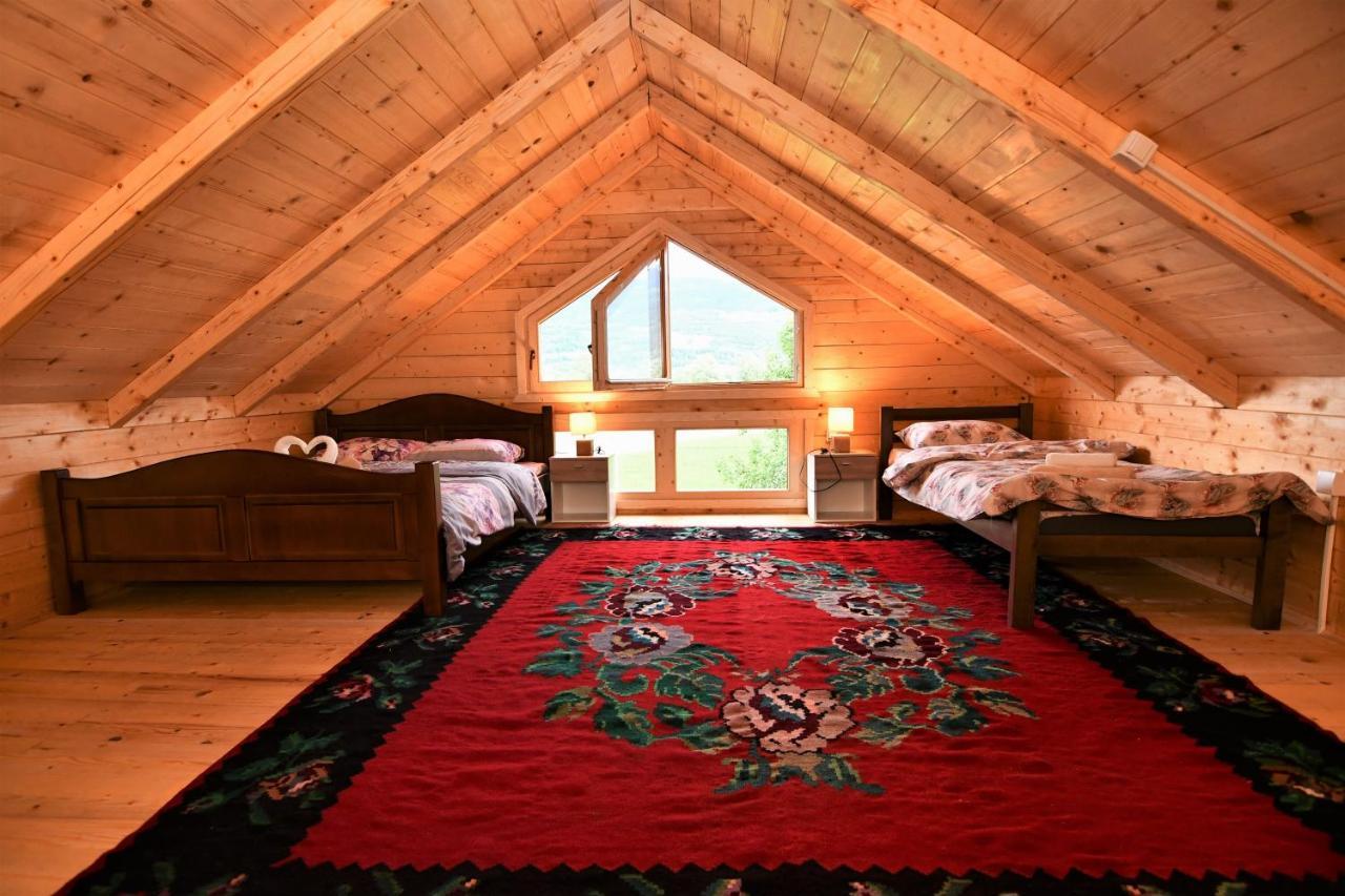Holiday House By The Lake พลาฟ ภายนอก รูปภาพ