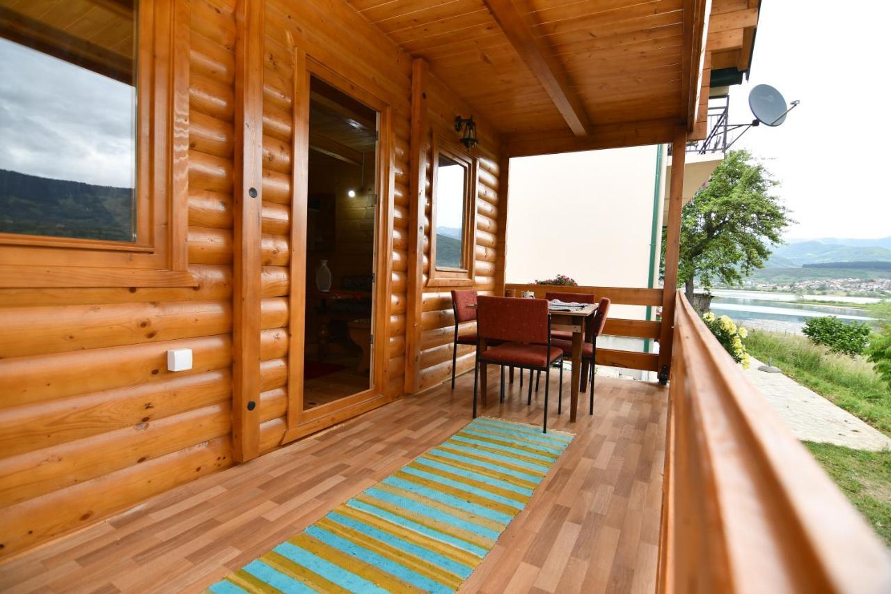 Holiday House By The Lake พลาฟ ภายนอก รูปภาพ