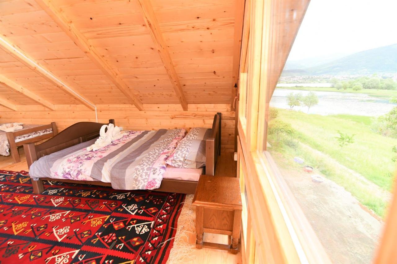 Holiday House By The Lake พลาฟ ภายนอก รูปภาพ