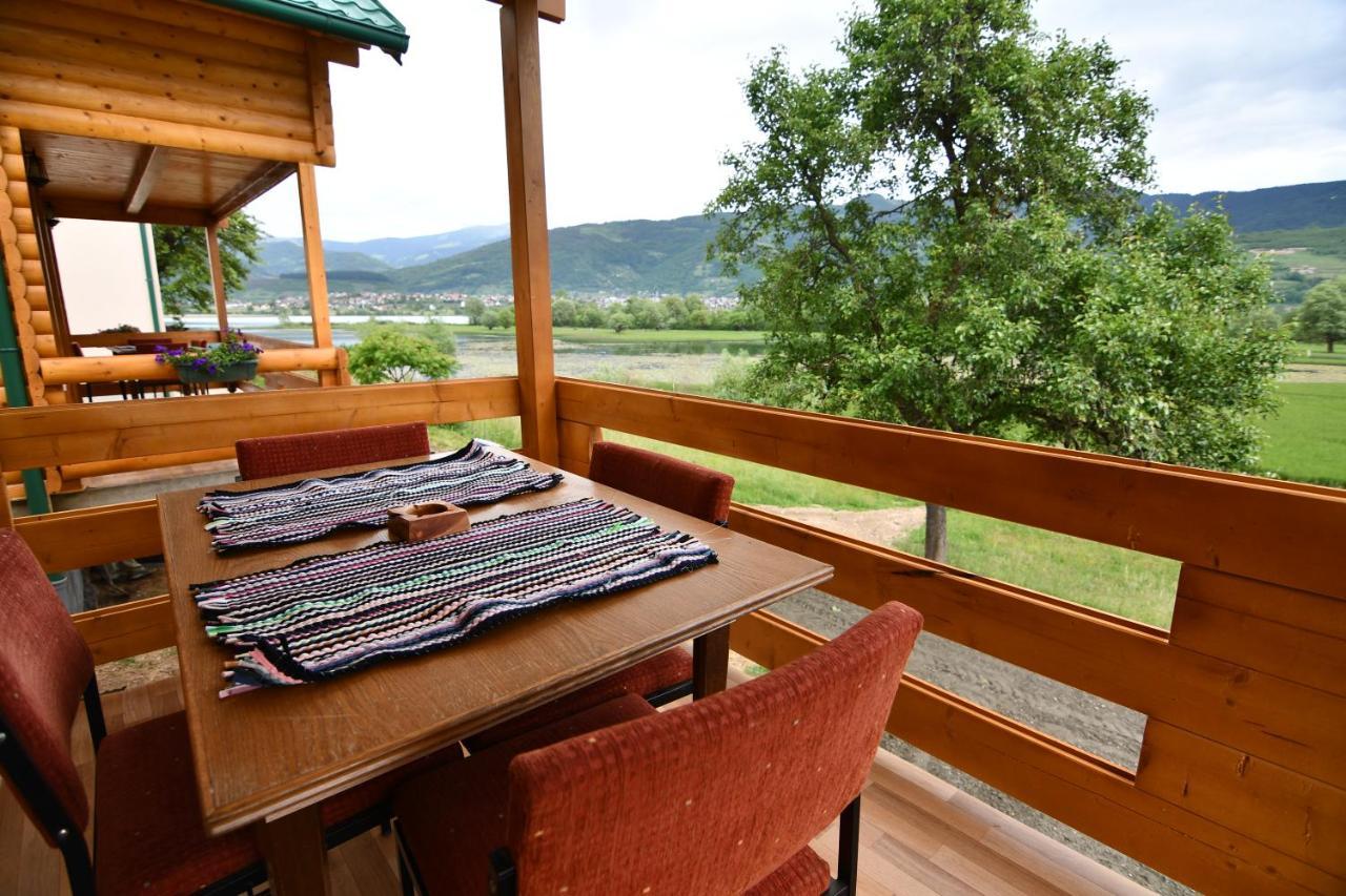 Holiday House By The Lake พลาฟ ภายนอก รูปภาพ