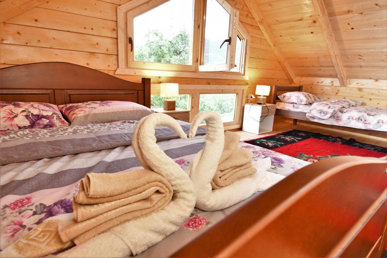 Holiday House By The Lake พลาฟ ภายนอก รูปภาพ